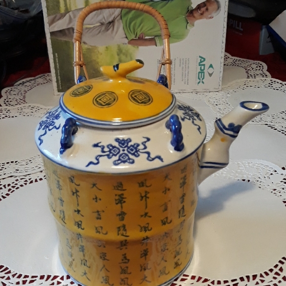 Asain style hand painted tea kettle - Picture 1 of 5